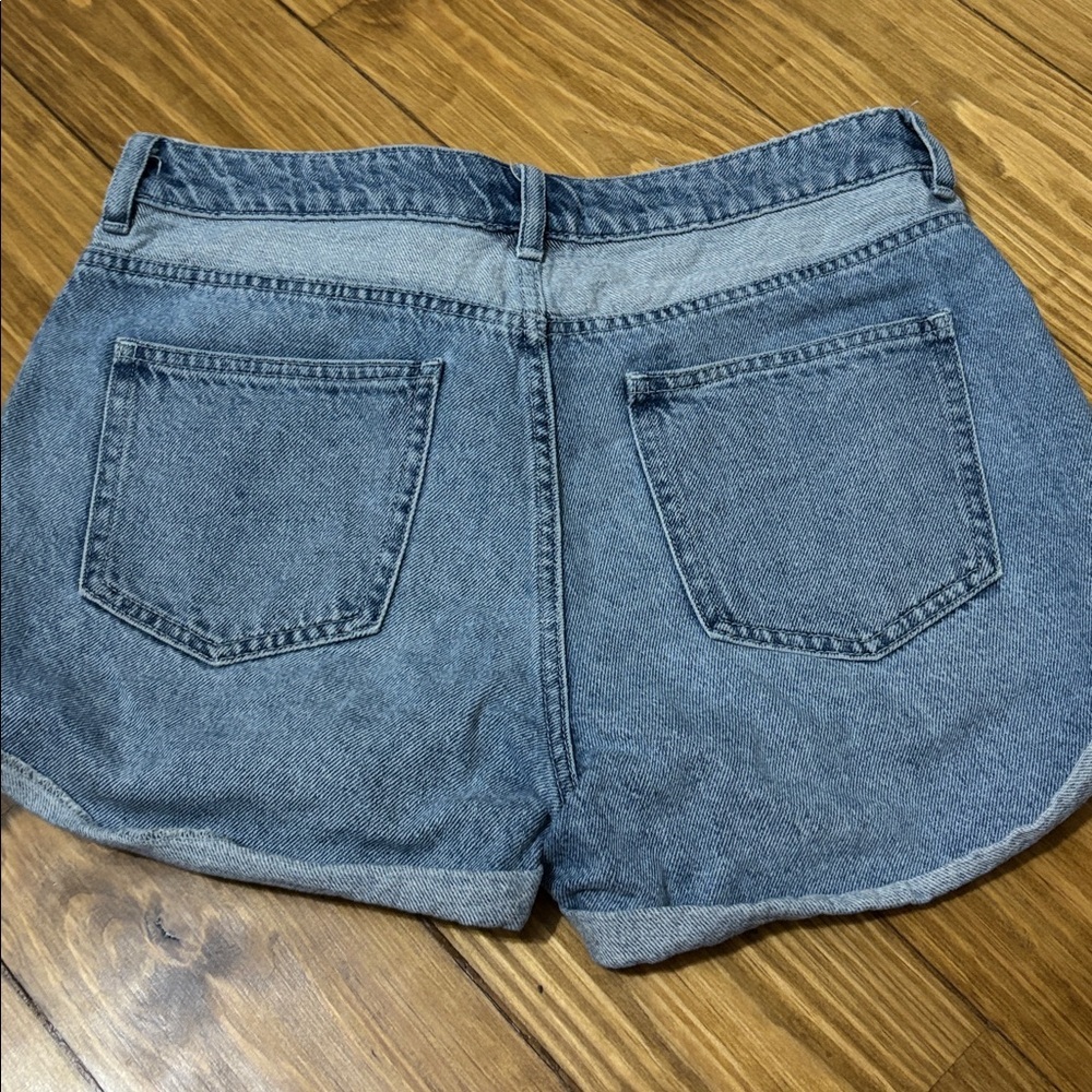 PacSun Denim Mom Short Size 28 - Picture 3 of 3